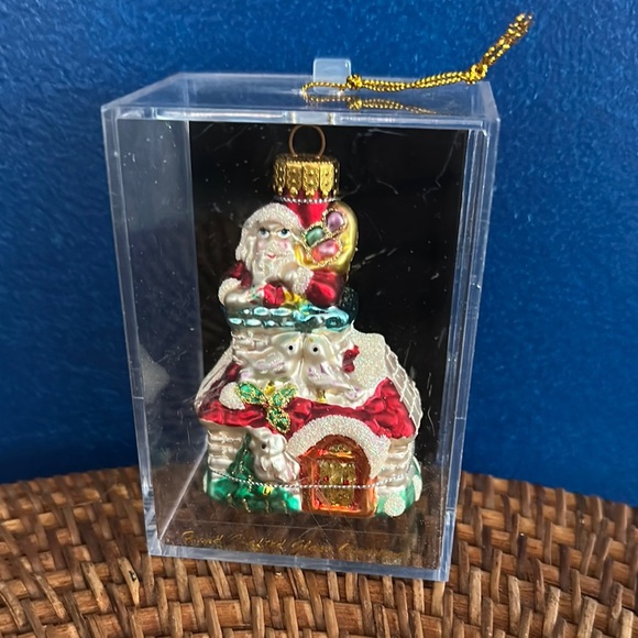 NWT Unique Treasures Hand Crafted Glass Ornament Santa Claus in Chimney - Picture 1 of 6